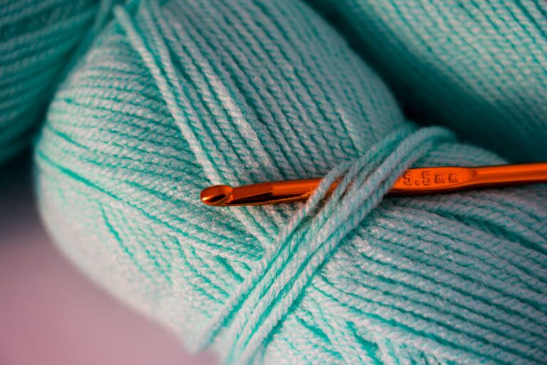 How to Hold a Crochet Hook (the Two Grips, and How to Pick Yours)